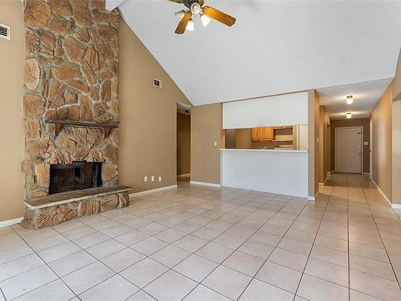 3rd image of 19407 Navarro Mills Dr