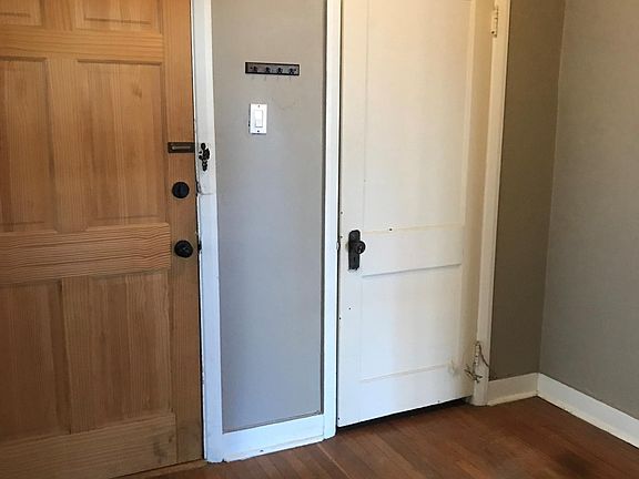 Entryway/Front Door/Closet 1