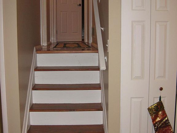 Half floor up to 3 bedrooms