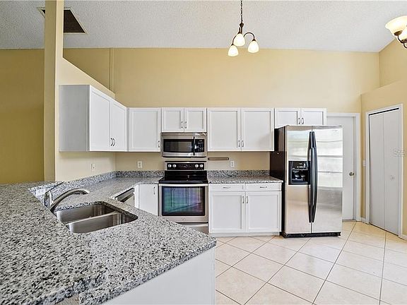 5th image of 126 Kelly Cir