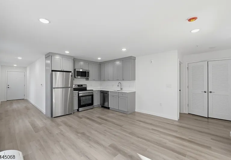 566 Springfield Ave #201 — Photo 3