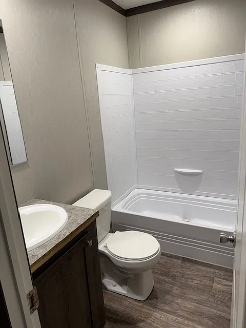 3 bed, $1,300 — Photo 2