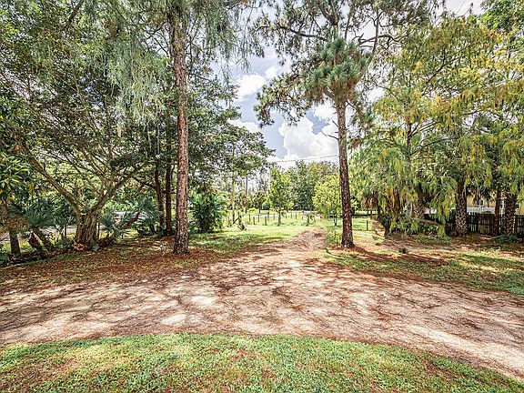 4th image of 16933 W Calder Drive W
