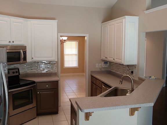 2nd image of 128 Baywood Cir