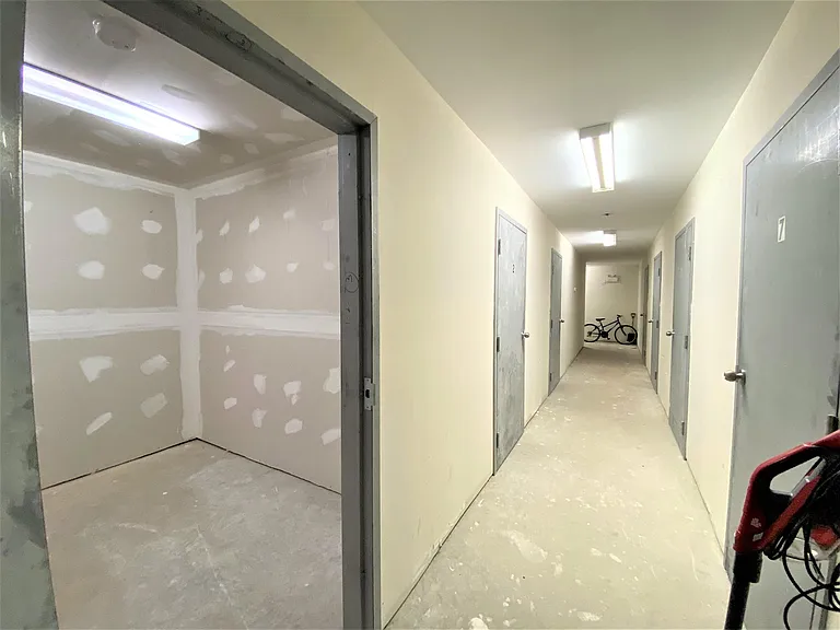 18 Elena Ct — Photo 32