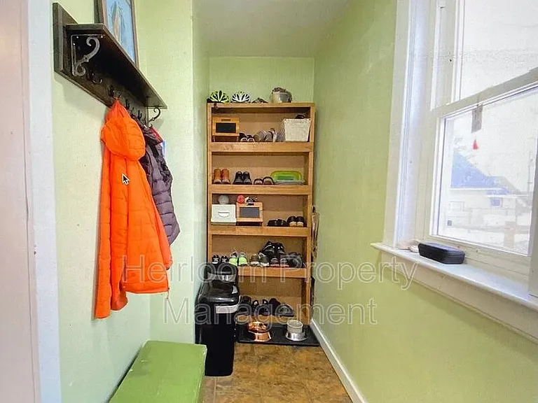 123 E Winona St — Photo 10