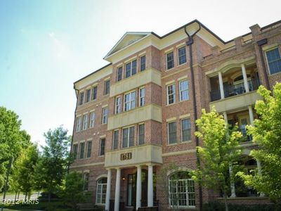 1781 Chain Bridge Rd APT 304, Mc Lean, VA, 22102