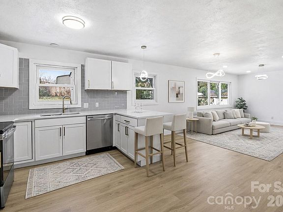 4th image of 601 Downey Pl
