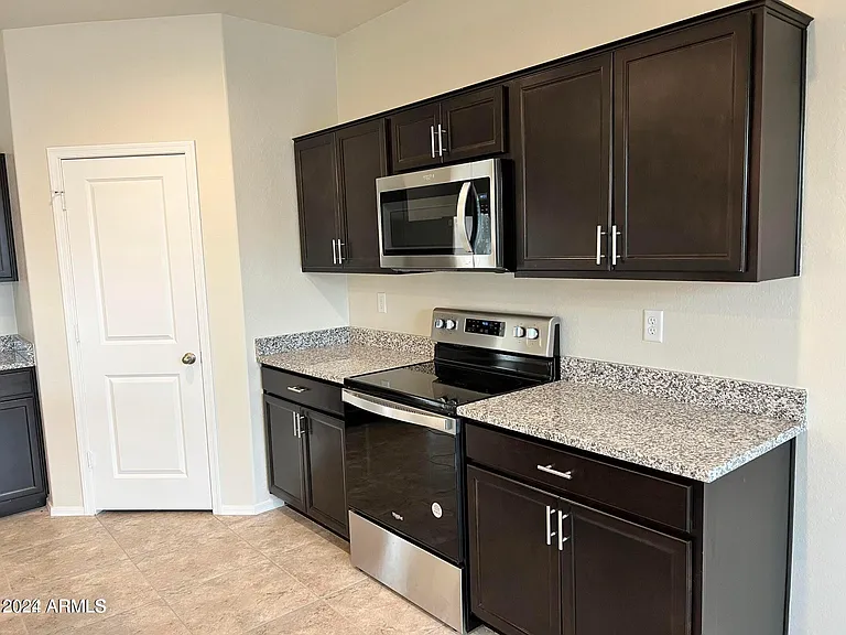 1058 W Avalon Canyon Dr — Photo 5