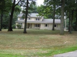 2930 Rae Lynn Ln, Milford, MI 48381