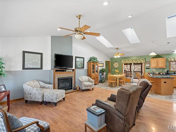 2nd image of 1681 Spreckelmeyer Rd