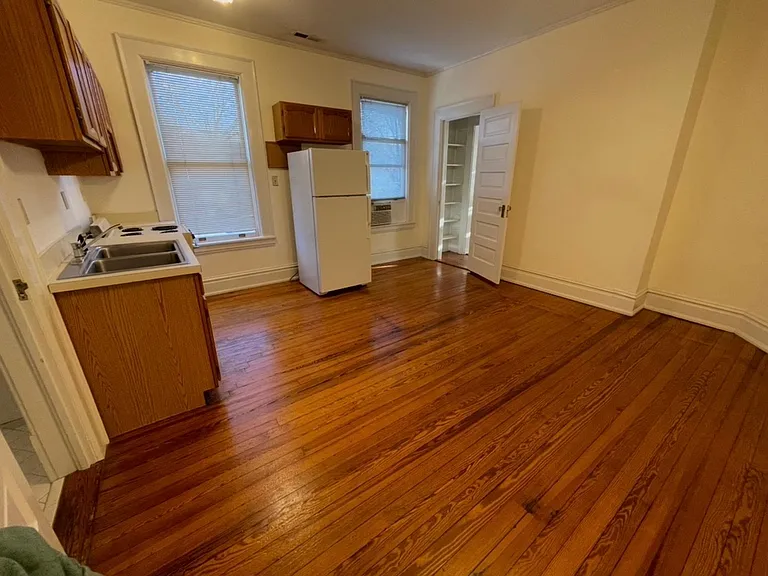 501 E Kingston Ave #E — Photo 9