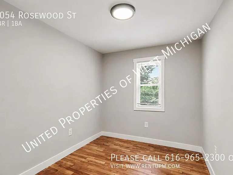 1054 Rosewood St — Photo 7