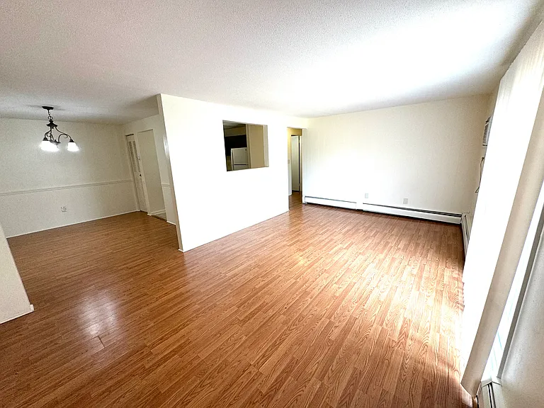 50L English Village Rd #201 — Photo 12