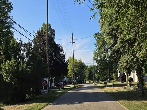 Exterior Neighborhood (street photo)