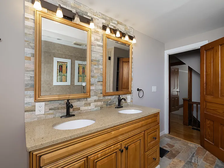 2892 Markbreit Ave — Photo 11
