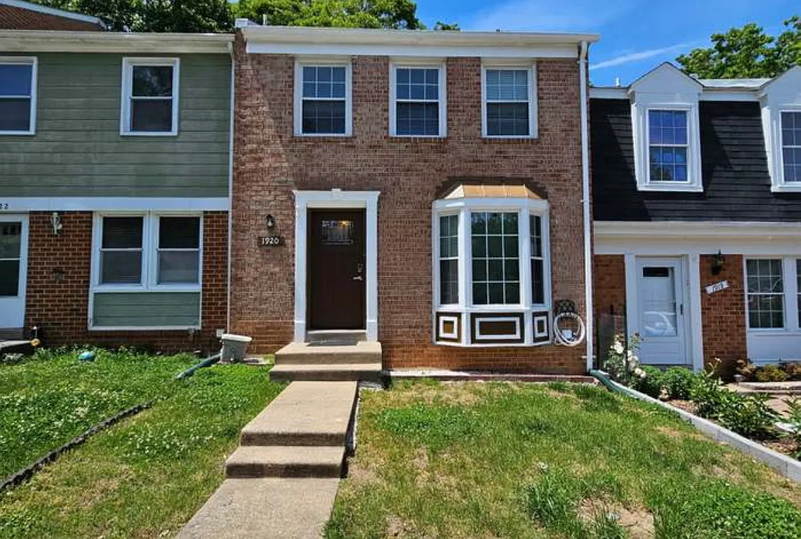 3 bed, 3.5 bath, 1713 sqft, $2,495 — Photo 1