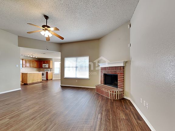 5th image of 552 Cambridge Dr