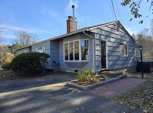 36 Valley View Dr, Amherst, MA 01002