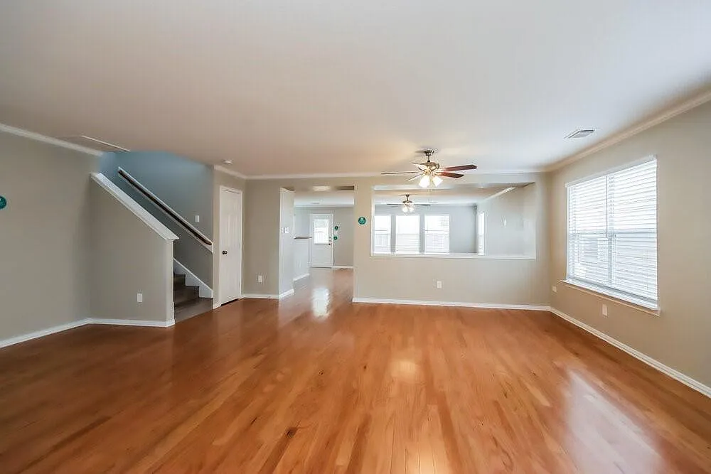 3 bed, 2.5 bath, 2554 sqft, $1,815 — Photo 4
