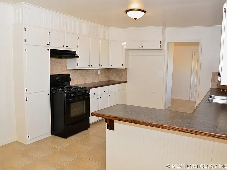 726 S Apple St — Photo 8