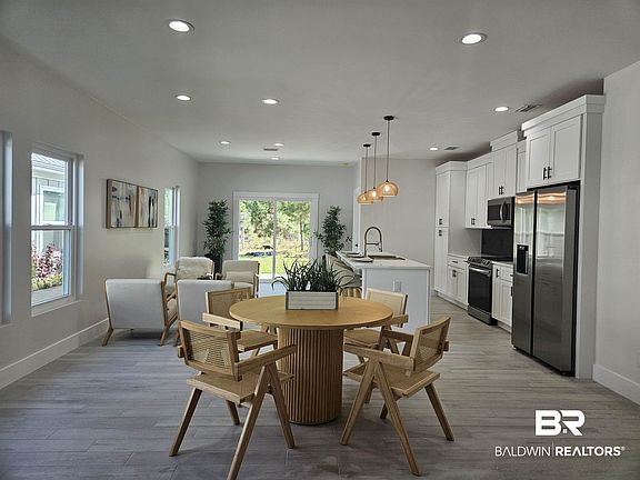3rd image of 8205 Carmel Cir