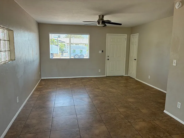 3426 E Hillery Dr — Photo 4