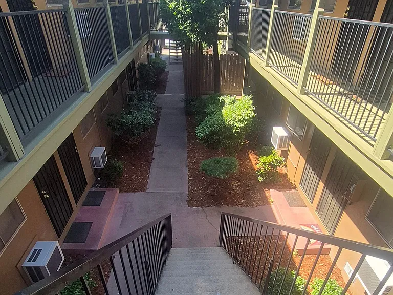 2508 L Street Classic Midtown Living — Photo 28