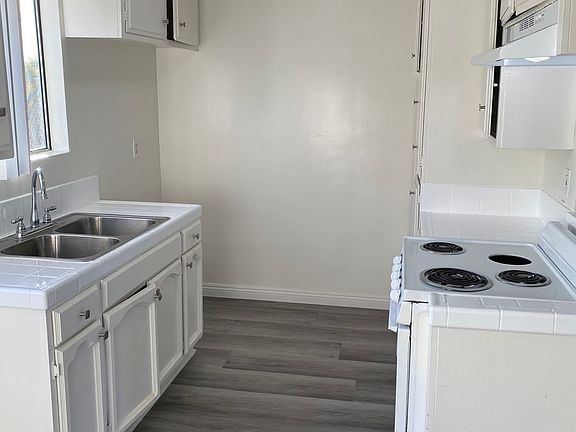 5th image of 20356 Cohasset St APT 27