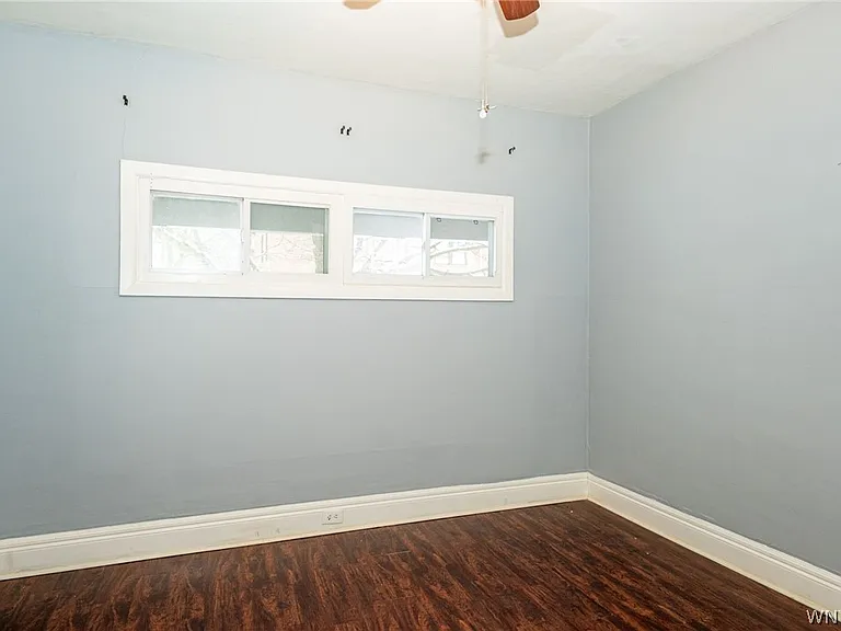 11 Hoyt St — Photo 5