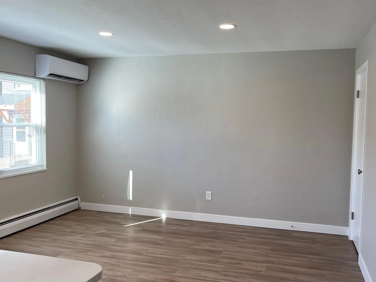 2 bed, 700 sqft, $1,350 — Photo 2