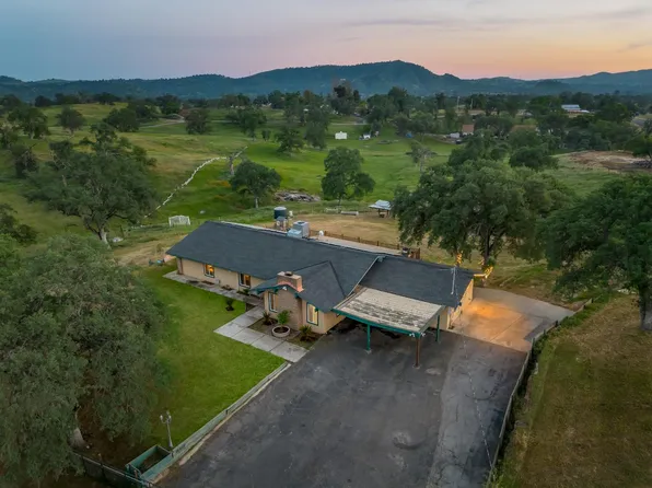 22452 Goldrush Ln, Clovis, CA 93619