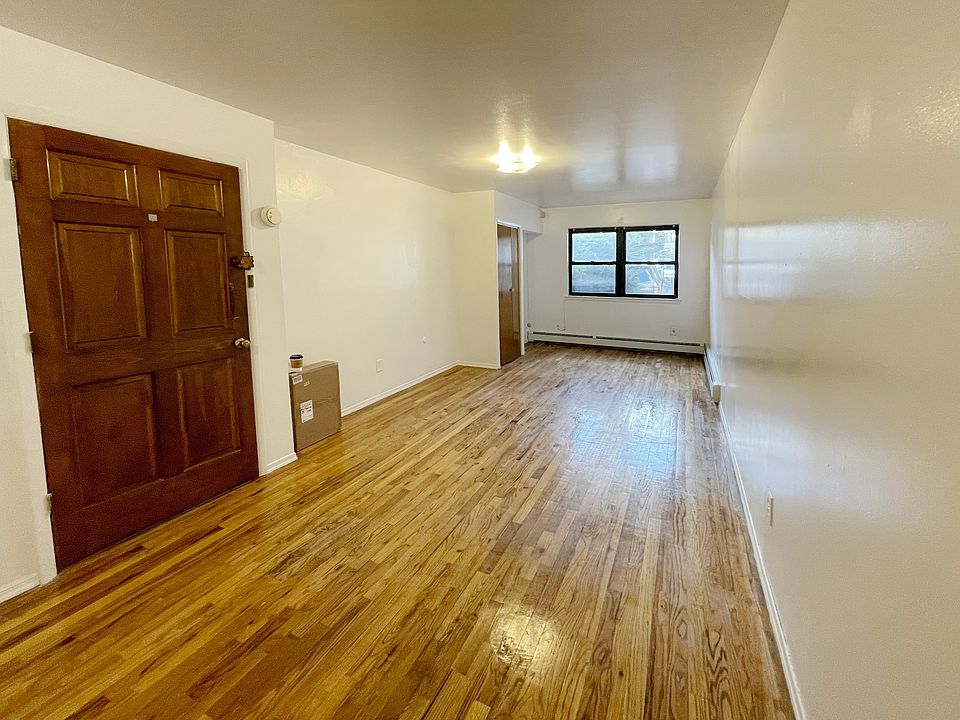 2nd image of 3160 29th St #1F