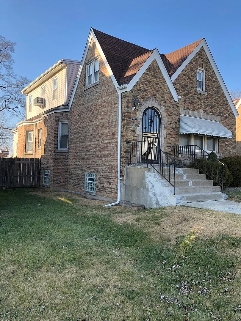 9532 S Campbell Ave photo 1