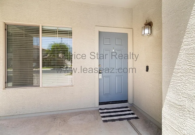 1554 E Elgin St — Photo 2