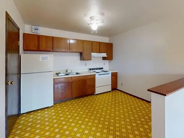 411 E Market St, Center, ND