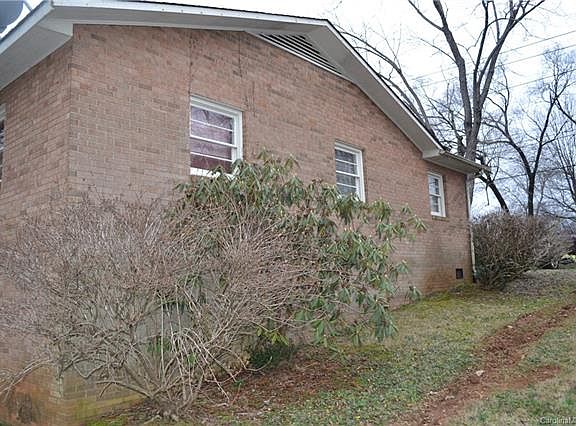 5th image of 2419 Central Dr