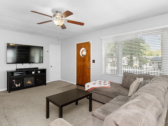 4th image of 6543 Rainbow Ln