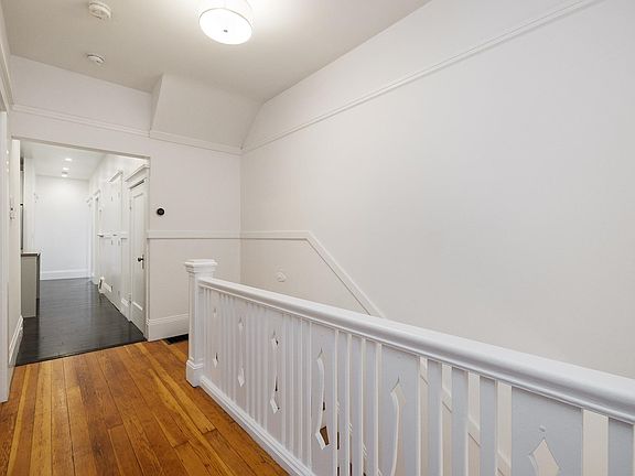 4th image of 31 Delmar St #31