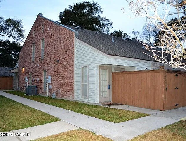 2 bed, 1000 sqft, $1,200 — Photo 1