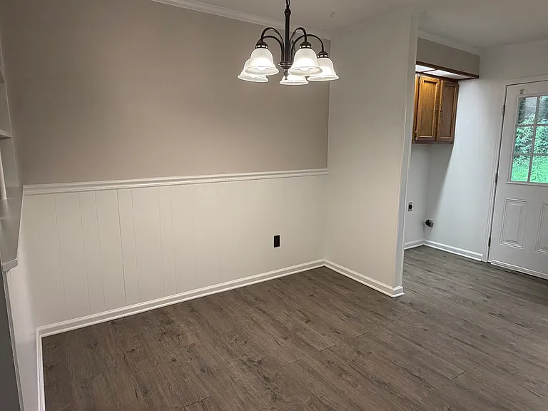 100 Sherry Ln #6 — Photo 4