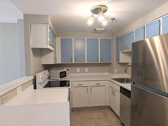 4th image of 24 Courthouse Sq APT 312