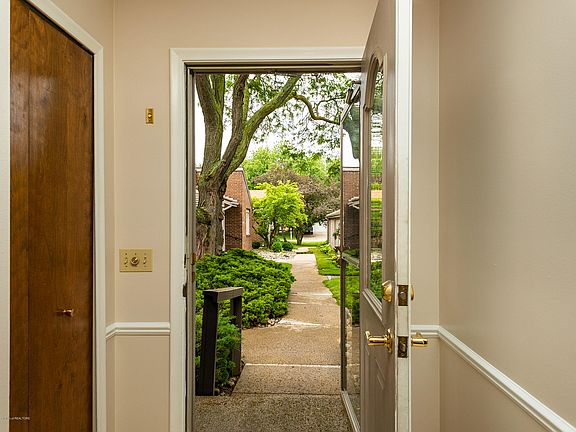 5th image of 916 Montevideo Dr Unit C