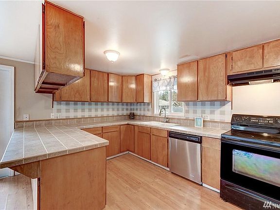 5th image of 7624 Rainier Dr