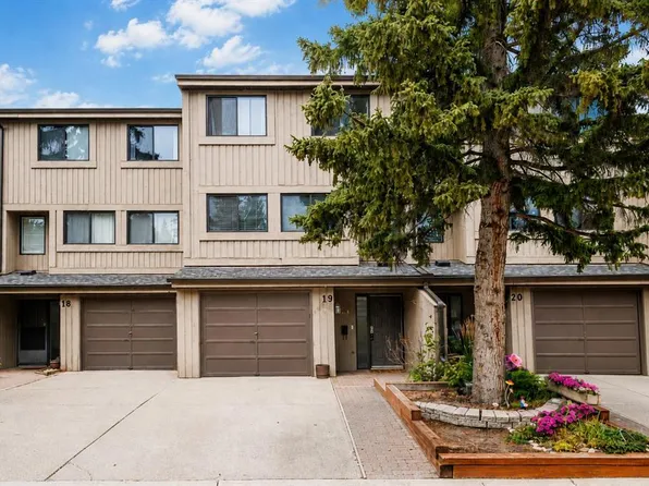 10401 S 19th St SW #19, Calgary, AB T2W 3E7