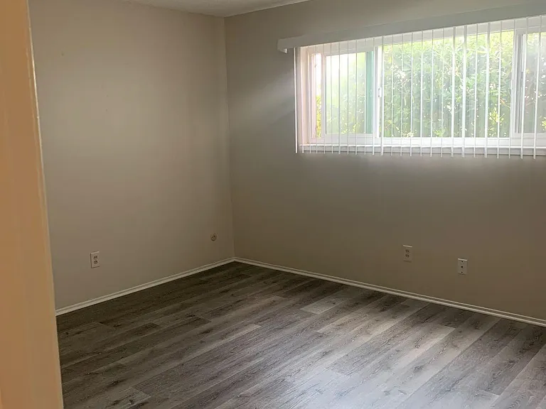 3915 Hamilton Ave — Photo 6