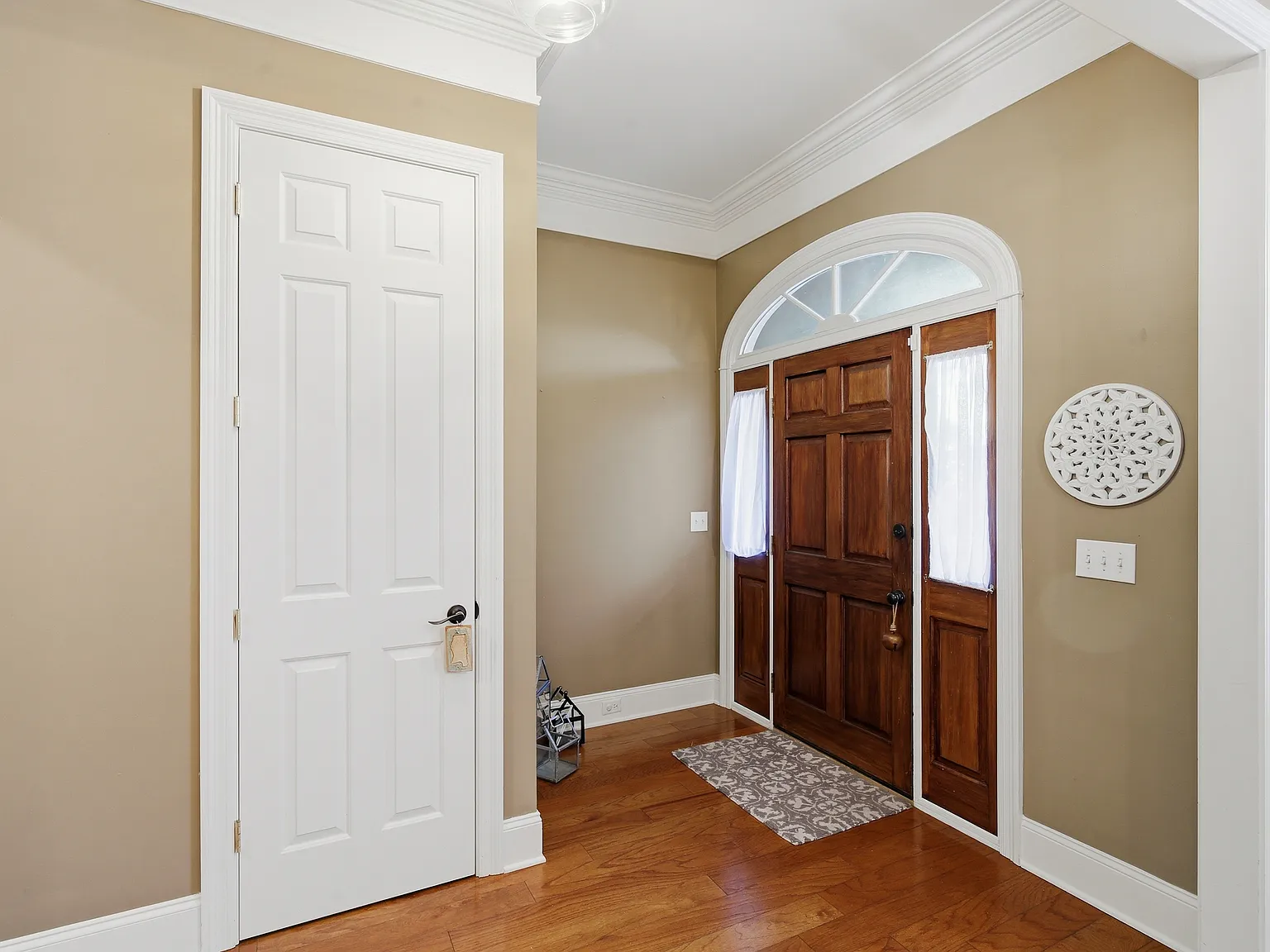 4 bed, 3170 sqft, $3,000 — Photo 2