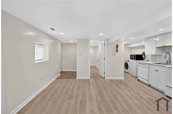 Building Photo - 141 Uhland Ter NE #B