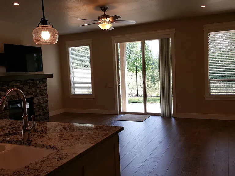 3820 Creek View Dr — Photo 8
