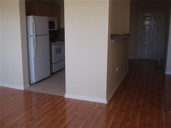 4th image of 533 NE 3rd Ave APT 341